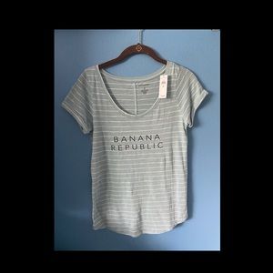 Banana Republic fitted t-shirt. Size XS.
